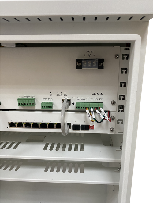 Sistema de Alimentación 24 horas con iluminación nocturna de farola. Total de Energía 480 W. 26 Wh max mas de 18 horas