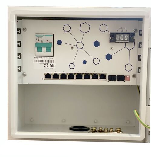 Caja Exterior profesional con switch POE de 8 puertos POE + 4 uplink SFP Gestionable L2